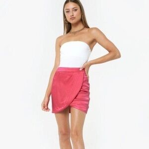 #40 4SI3NNA | NWOT CORA FUCHSIA MINI HIGH RISE SKIRT